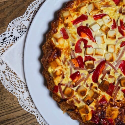 Kinkku-feta-paprika piirakka