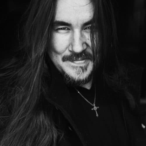 Crossover artisti -kuvaus istuu hyvin yli 20 vuotta musiikin parissa toimineeseen Antti Railioon.