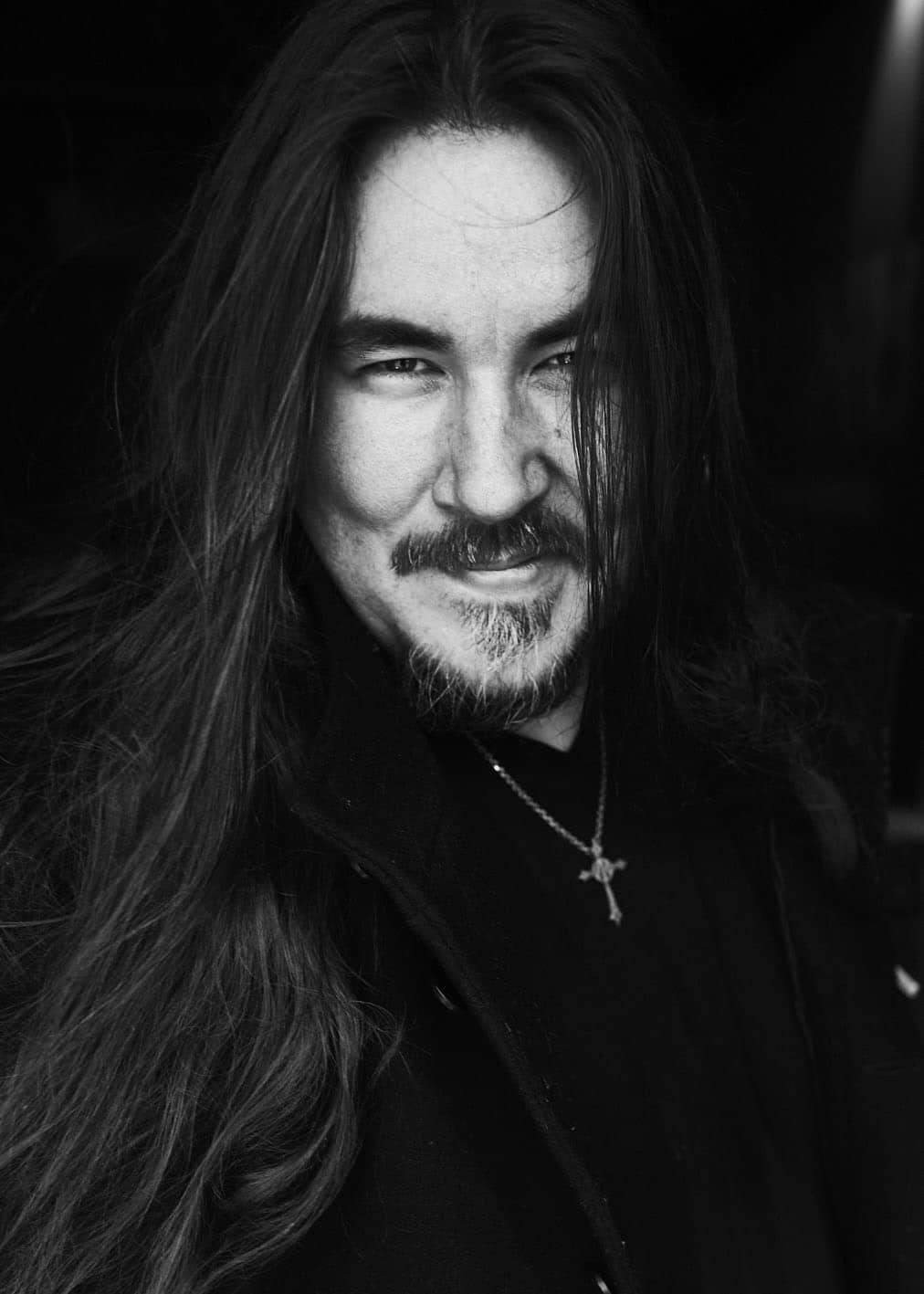 Crossover artisti -kuvaus istuu hyvin yli 20 vuotta musiikin parissa toimineeseen Antti Railioon.